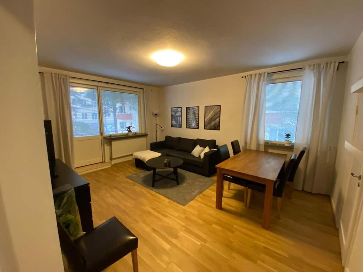 Appartamento Flatin Erbjuder Laegenheter I Soedra Stoccolma Esterno foto